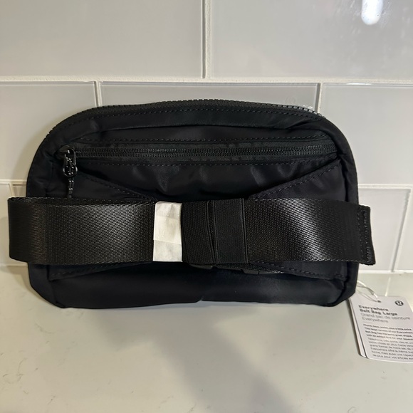 NWT LuluLemon Everywhere Belt Bag 2L BLK - Picture 8 of 13